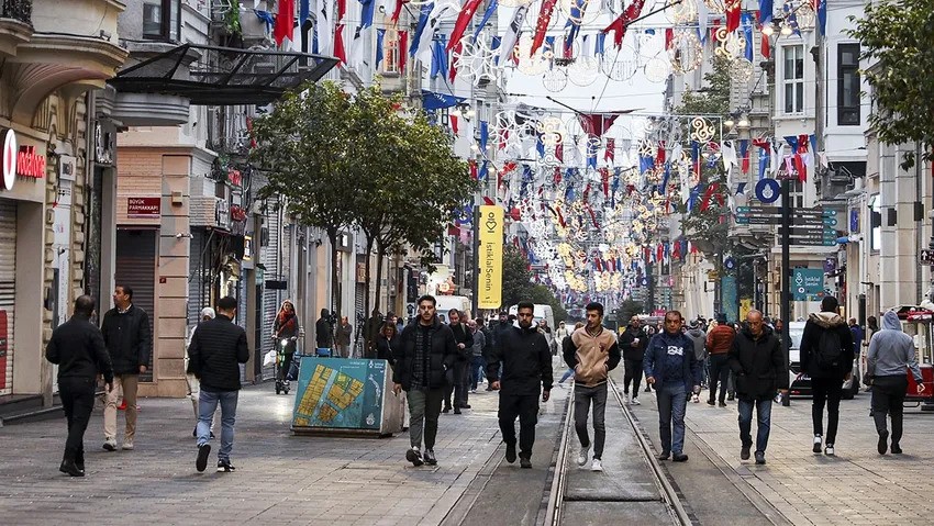 İstiklal Caddesi Yaya Trafiğine Açıldı