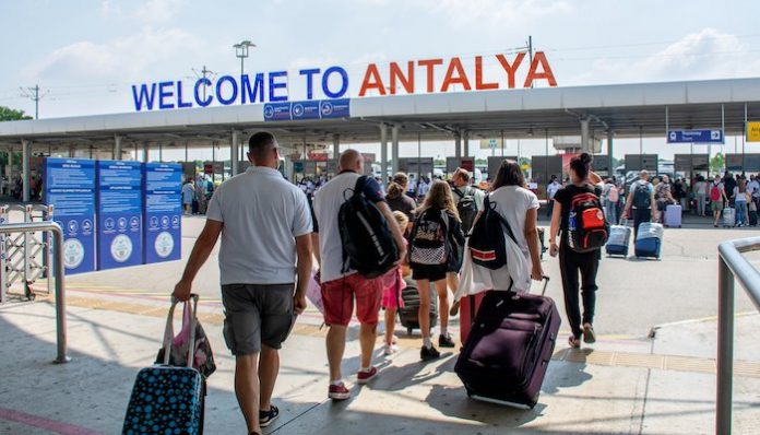 Antalya 2 Milyon Turisti Geçti