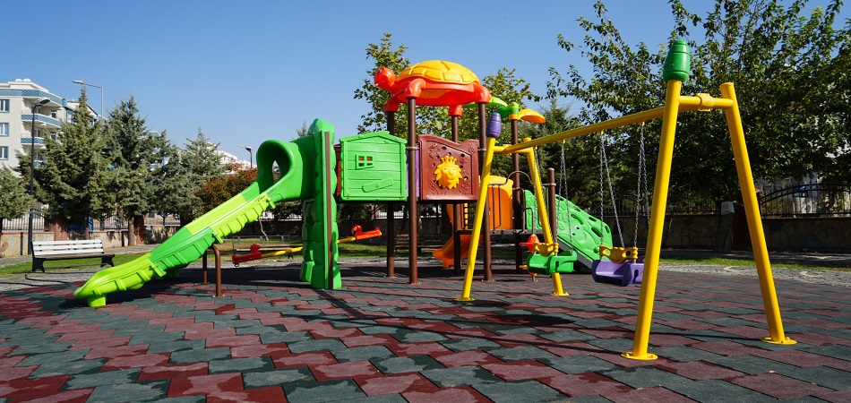 Parklarda Çocuk Oyun Grupları Yeniliyor