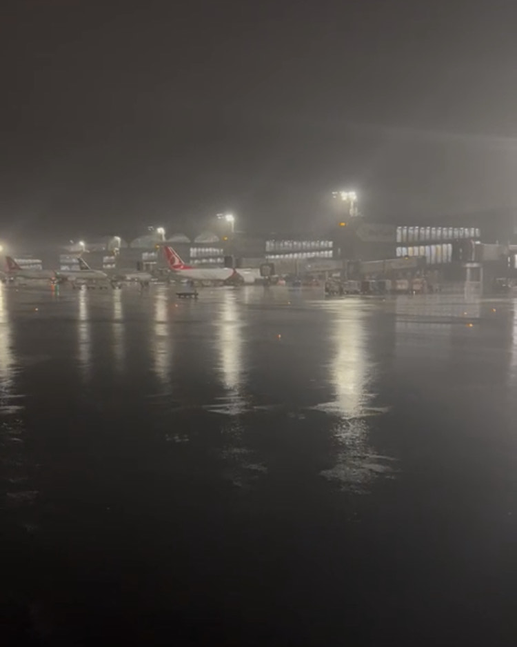 Yağış İstanbul'da Uçak Seferlerini Aksattı 