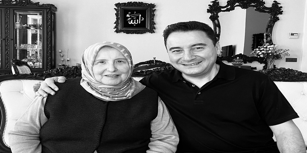 Ali Babacan'ın Annesi Toprağa Verildi