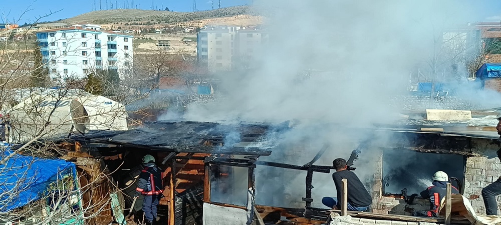 Malatya'da Baraka ve Çadır Yangını